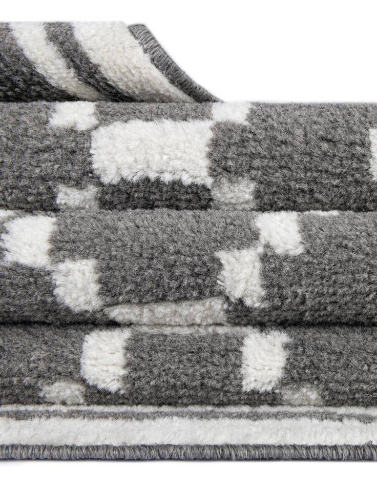 Detail image of  5' x 8' Oslo Rug