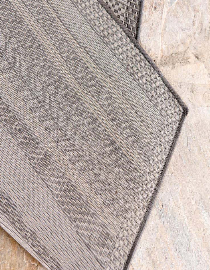 Detail image of  6' x 9'  Washable Border Indoor / Outdoor Rug