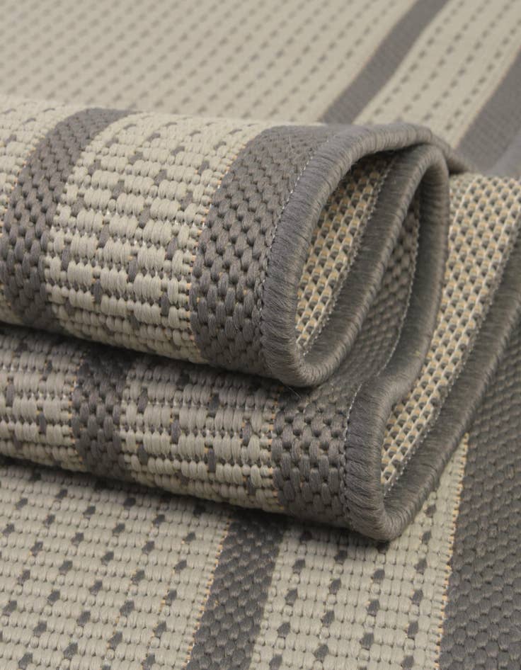 Detail image of  7' x 10'  Washable Border Indoor / Outdoor Rug