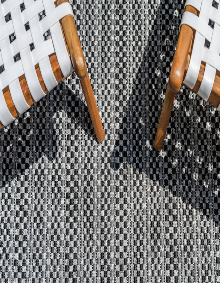 Detail image of  7' x 10'  Washable Border Indoor / Outdoor Rug