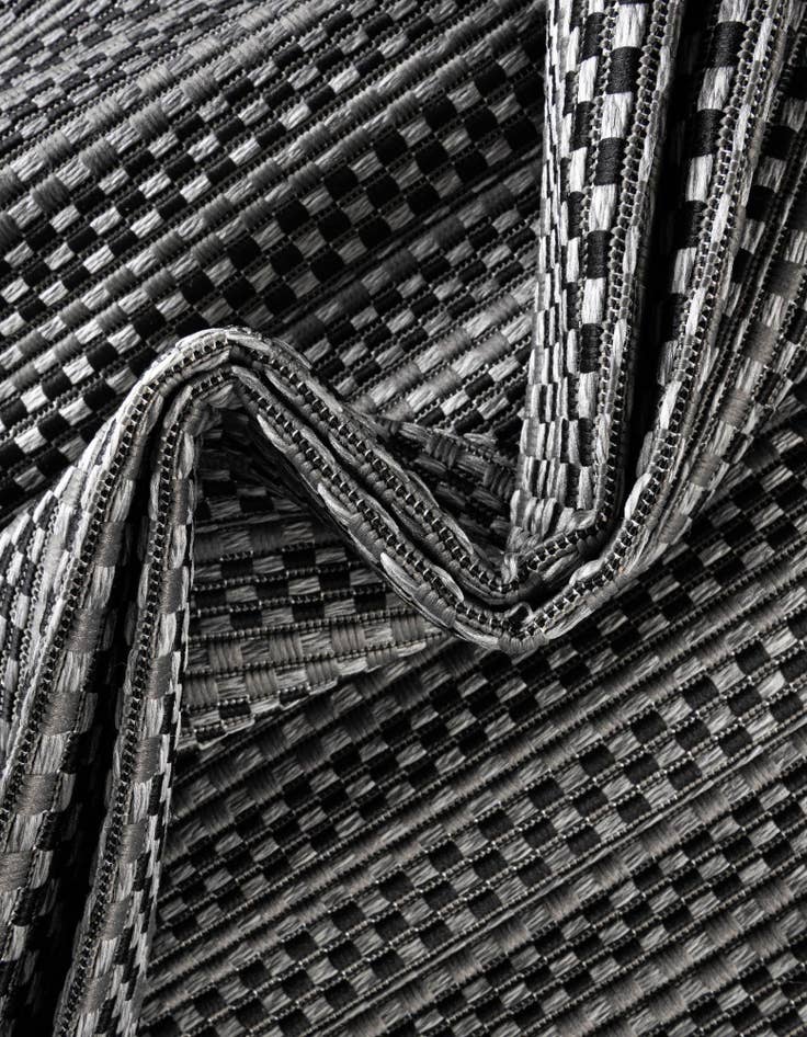 Detail image of  7' x 10'  Washable Border Indoor / Outdoor Rug