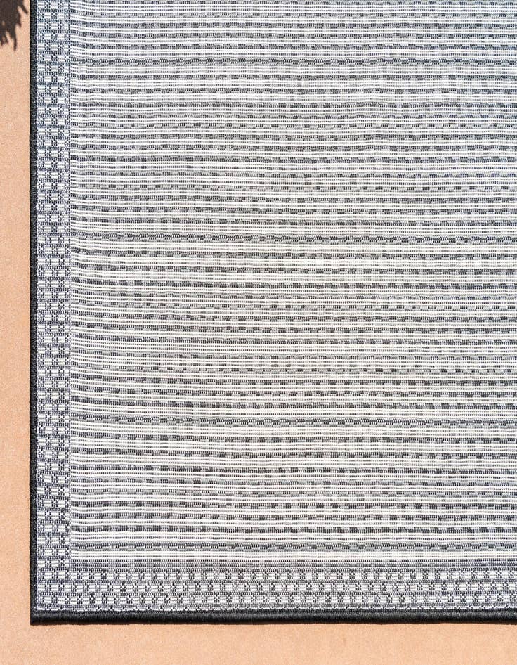 Detail image of  7' x 10'  Washable Border Indoor / Outdoor Rug