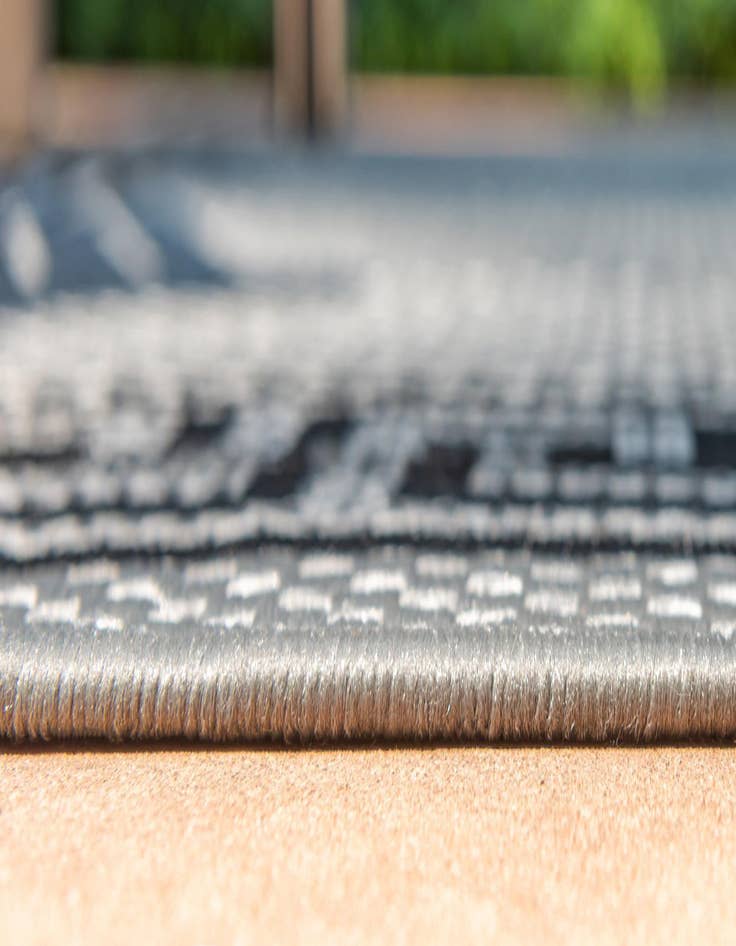 Detail image of  6' x 9'  Washable Border Indoor / Outdoor Rug