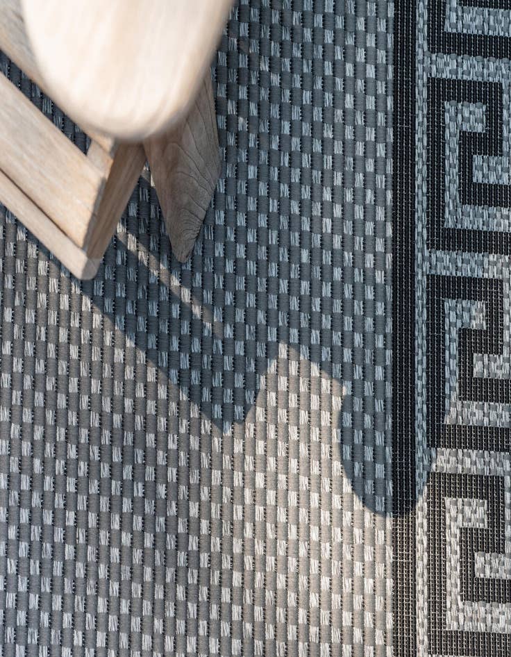 Detail image of  6' x 9'  Washable Border Indoor / Outdoor Rug