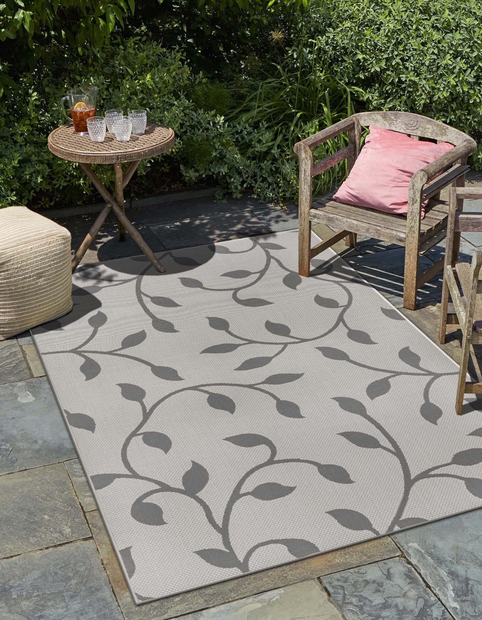 Gray 7' x 10' Botanical Indoor / Outdoor Rug | Rugs.com