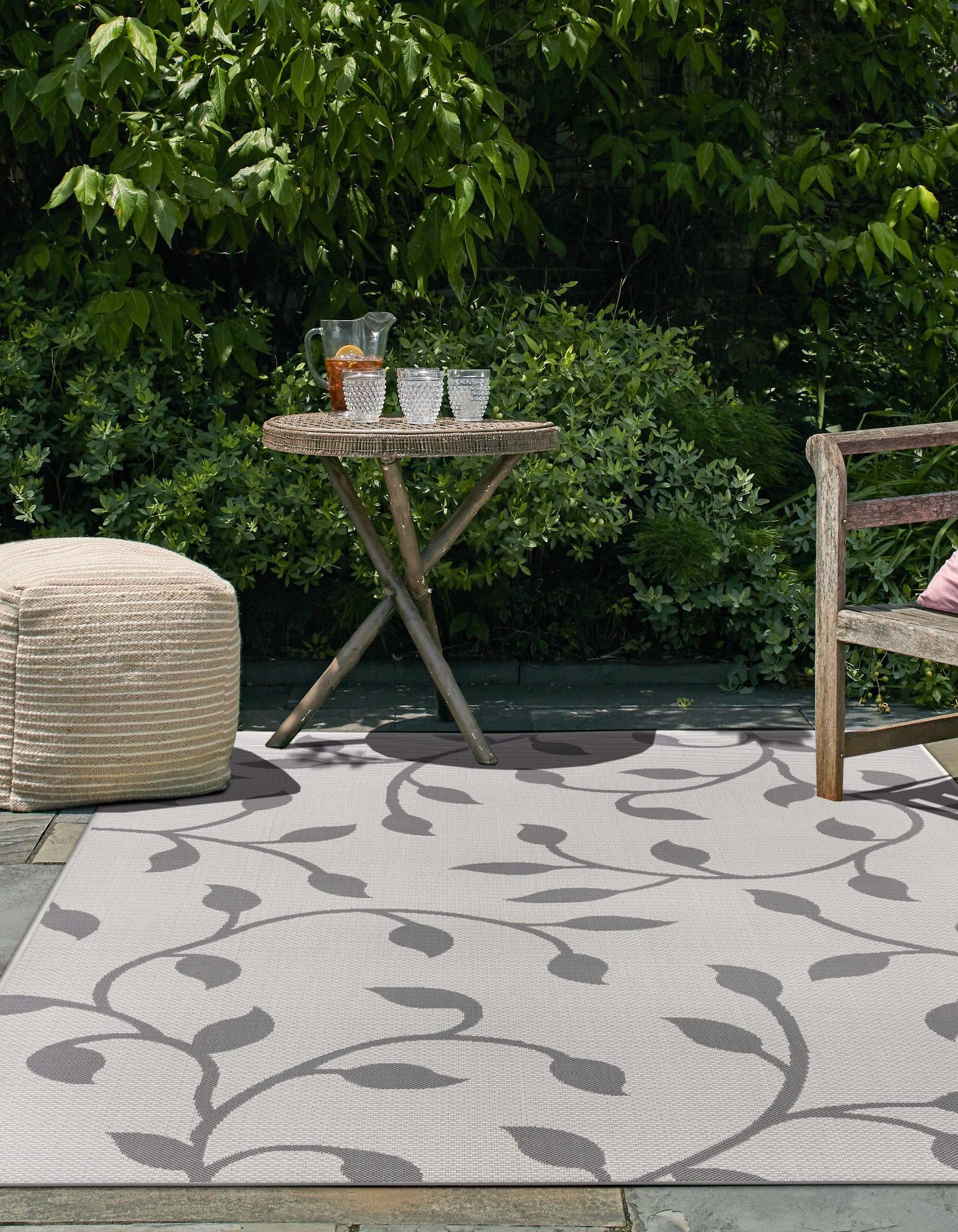 Gray 7' x 10' Botanical Indoor / Outdoor Rug | Rugs.com