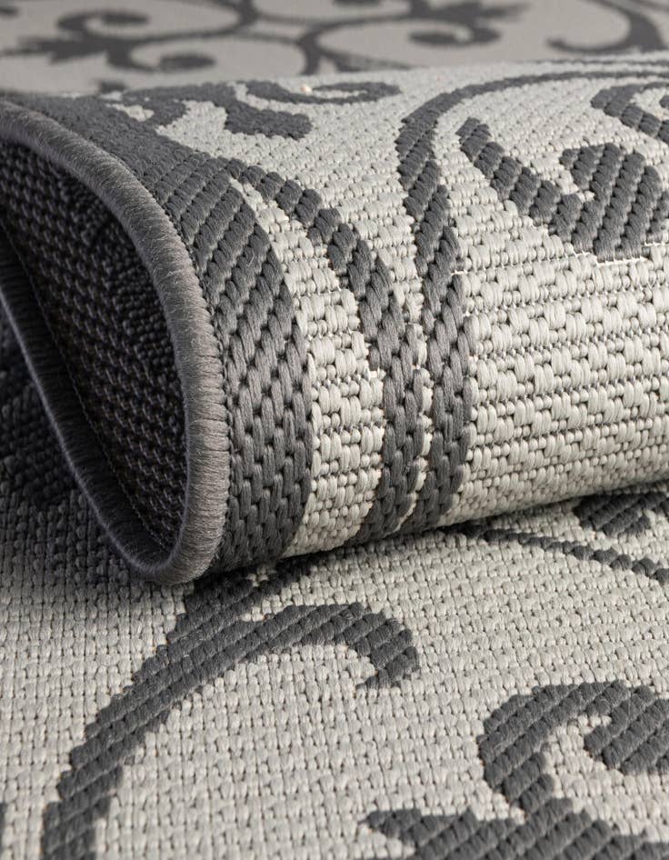 Detail image of  2' 2 x 3'  Washable Botanical Indoor / Outdoor Rug