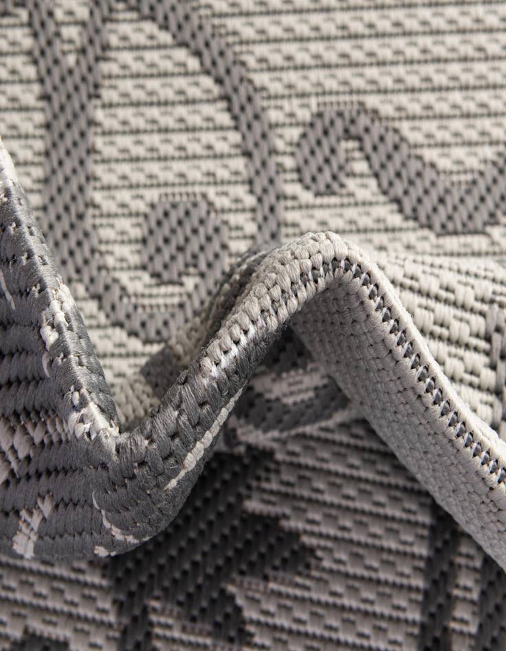 Detail image of  2' 2 x 3'  Washable Botanical Indoor / Outdoor Rug