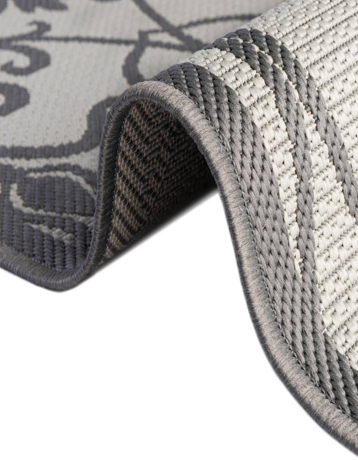 Detail image of  2' 2 x 3'  Washable Botanical Indoor / Outdoor Rug