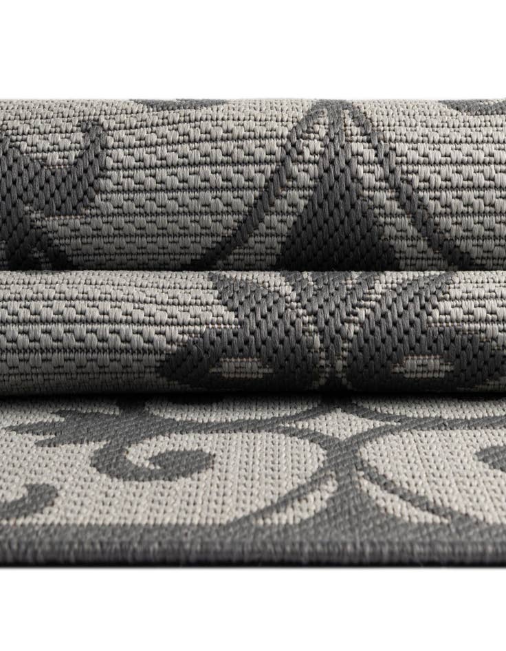 Detail image of  2' 2 x 3'  Washable Botanical Indoor / Outdoor Rug