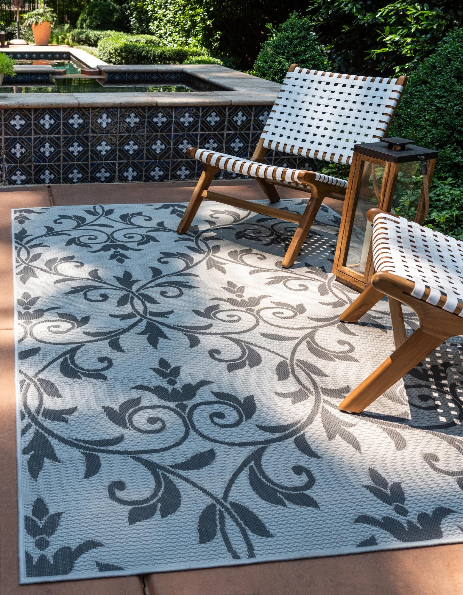 Gray 2' 2 x 3' Botanical Indoor / Outdoor Rug | Rugs.com