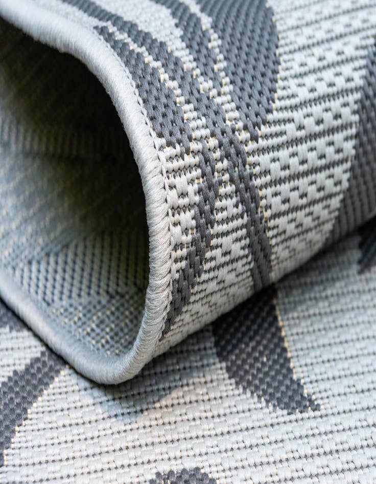 Detail image of  2' 2 x 3'  Washable Botanical Indoor / Outdoor Rug