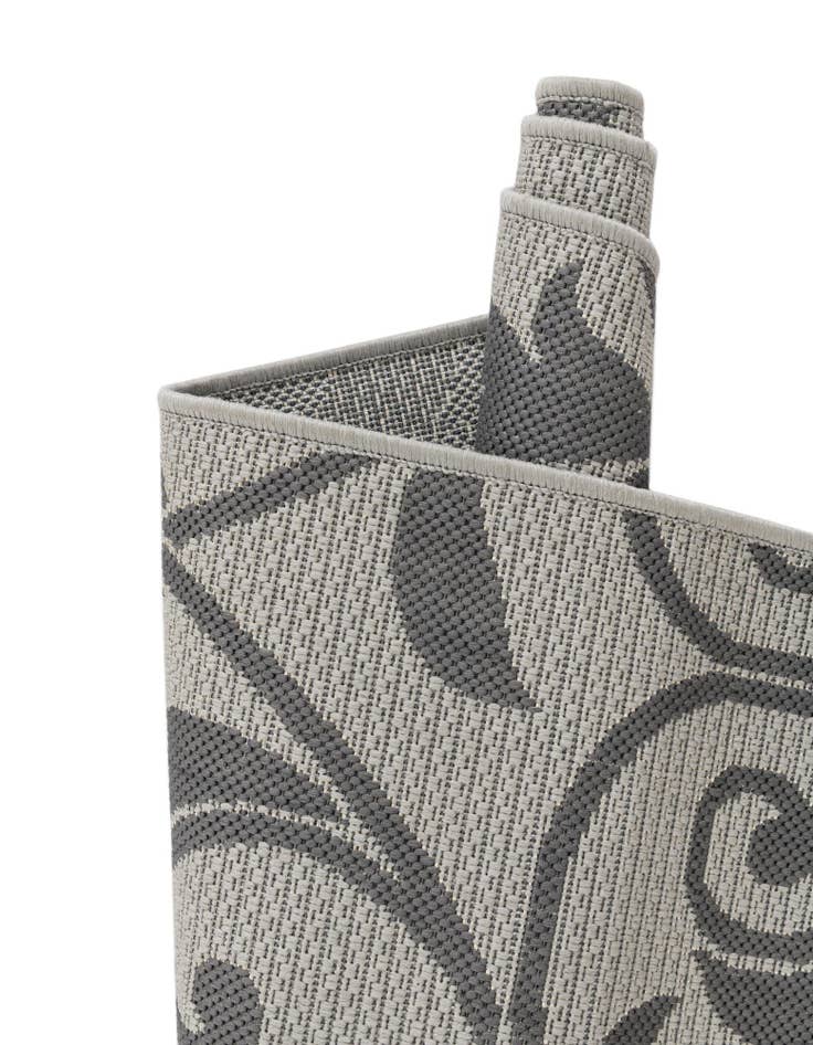 Detail image of  2' 2 x 3'  Washable Botanical Indoor / Outdoor Rug