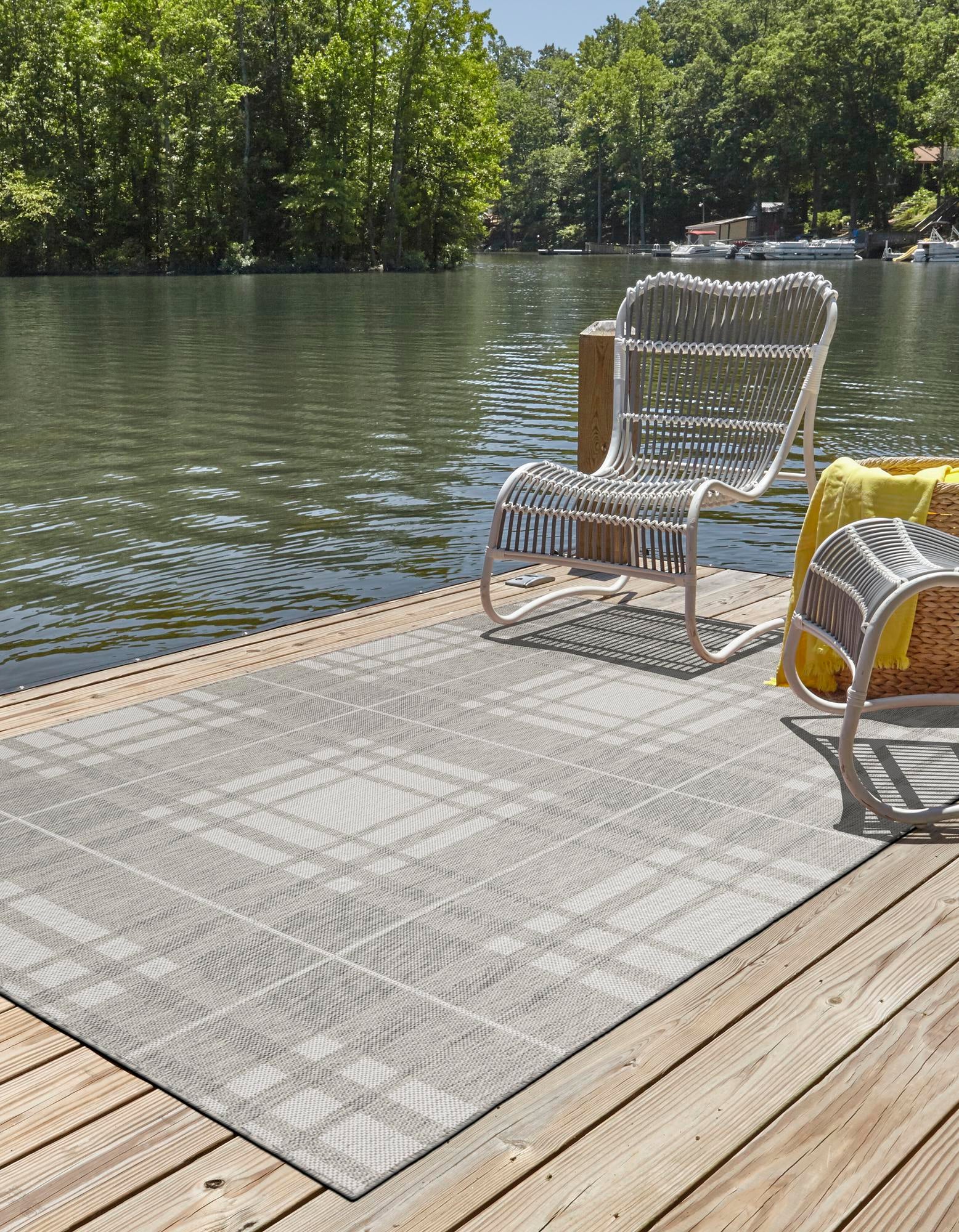 Gray 5' x 7' Checkered Indoor / Outdoor Rug | Rugs.com