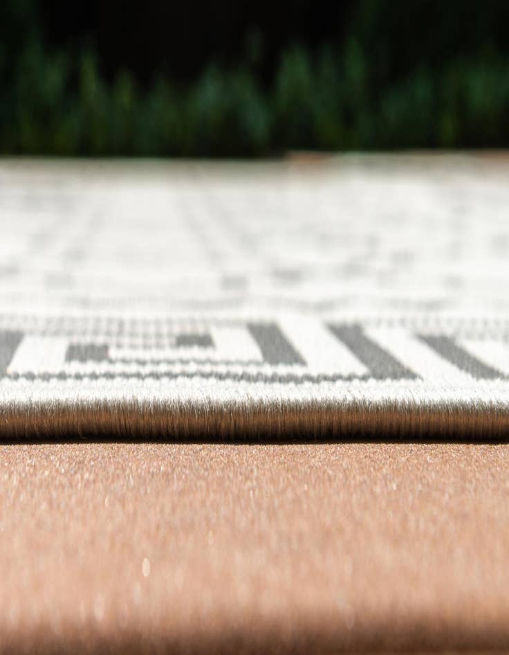 Detail image of  3' 3 x 5'  Washable Lattice Indoor / Outdoor Rug