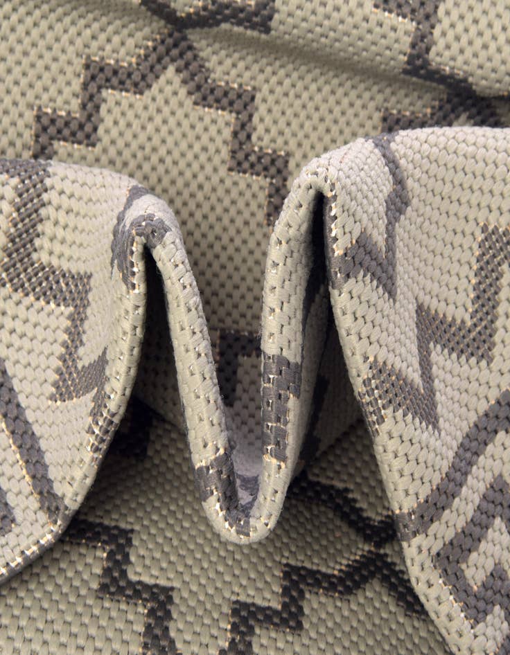 Detail image of  6' x 9'  Washable Lattice Indoor / Outdoor Rug