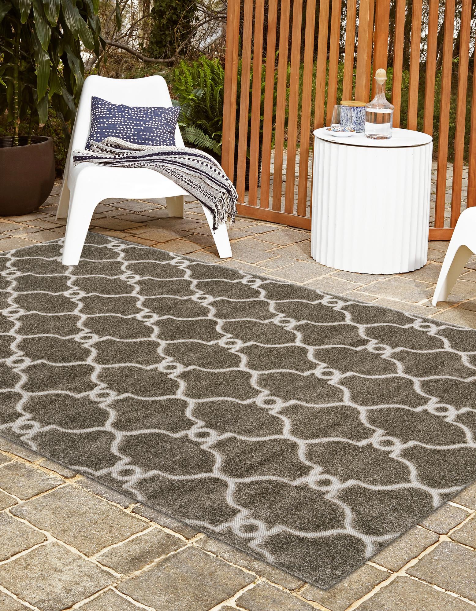 Gray 8' x 10' Lattice Indoor / Outdoor Rug | Rugs.com