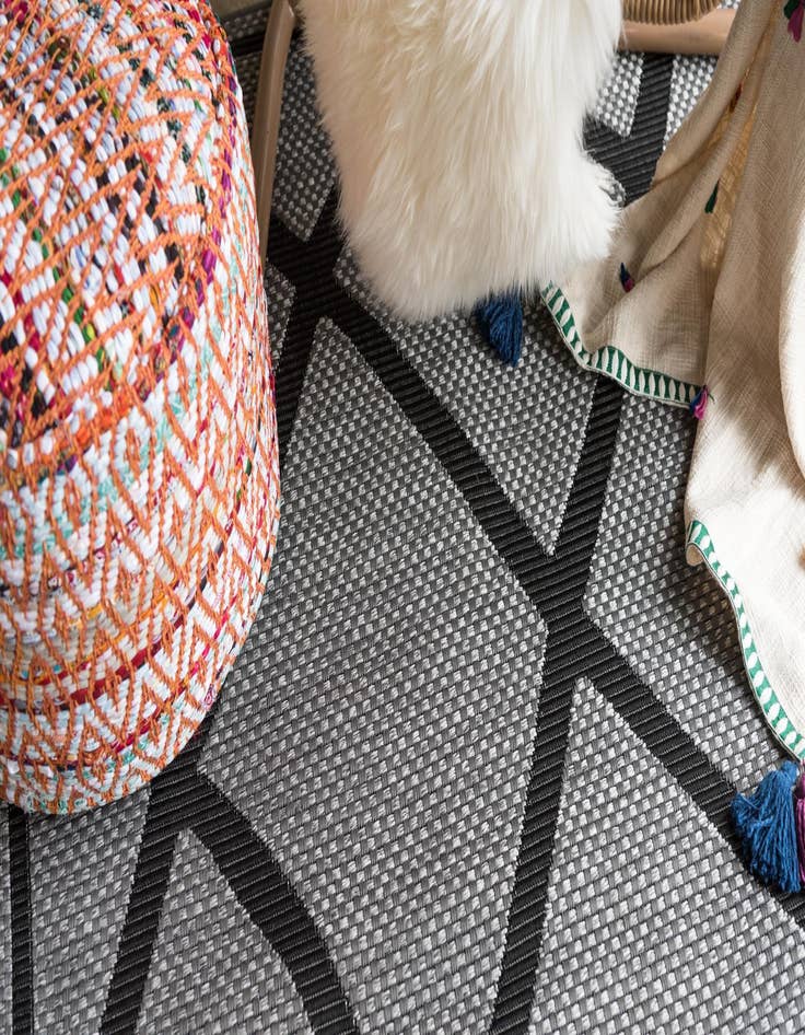 Detail image of  9' x 12'  Washable Lattice Indoor / Outdoor Rug