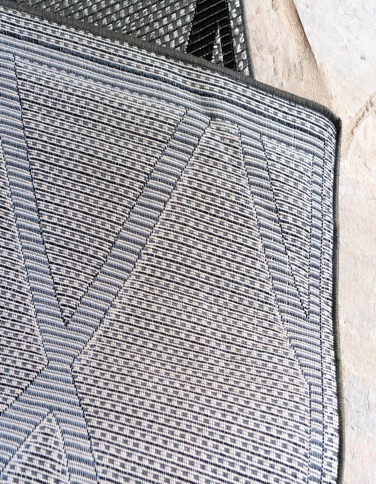 Detail image of  9' x 12'  Washable Lattice Indoor / Outdoor Rug