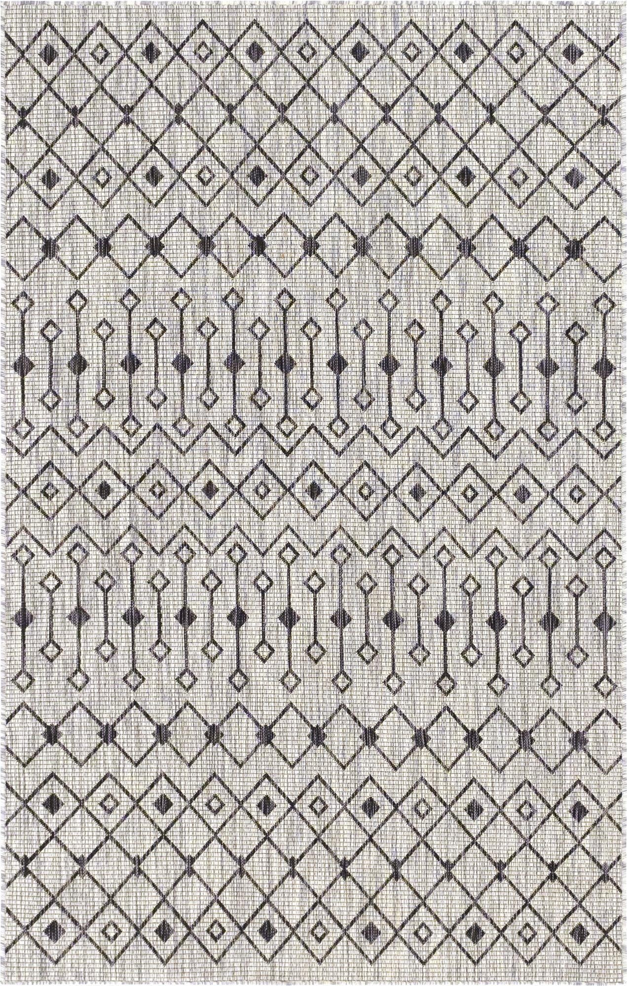  5' 3 x 8'  Washable Lattice Indoor / Outdoor Rug