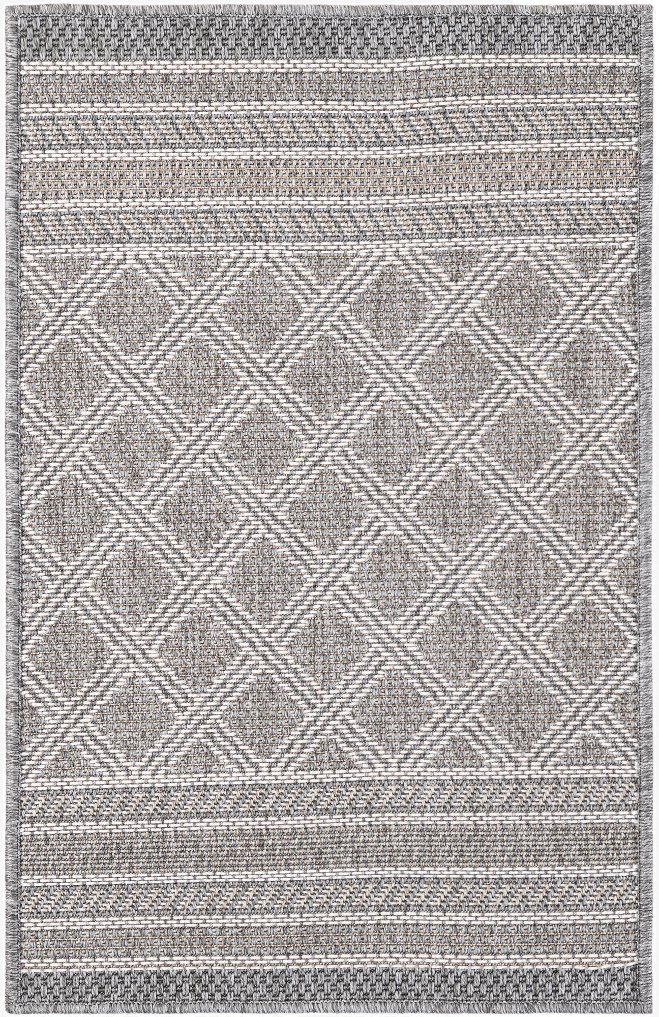 2' x 3' 1  Washable Lattice Indoor / Outdoor Rug