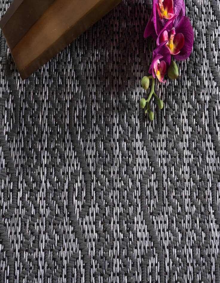 Detail image of  7' x 10'  Washable Modern Indoor / Outdoor Rug