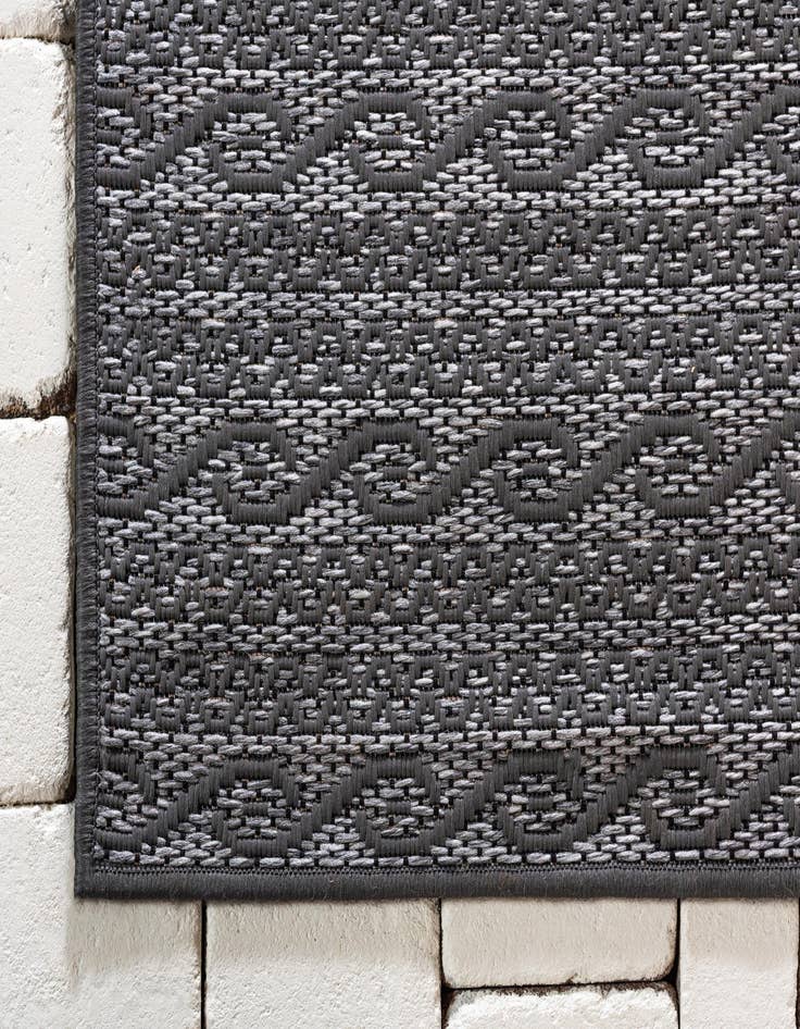 Detail image of  7' x 10'  Washable Modern Indoor / Outdoor Rug