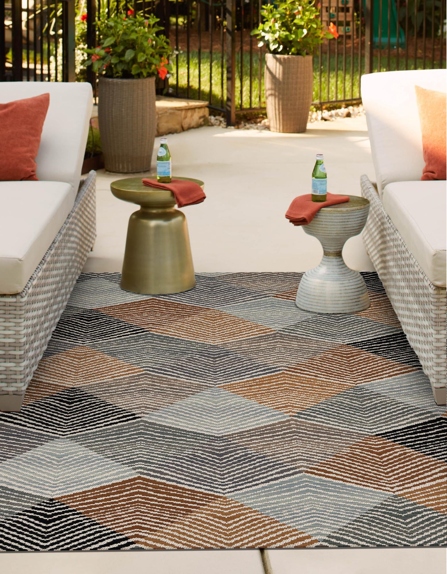 Gray 2' x 3' Modern Indoor / Outdoor Rug | Rugs.com