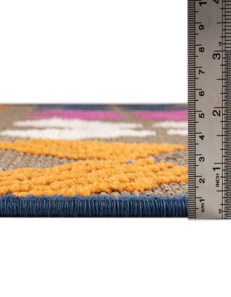 Detail image of  5' x 7' 7  Washable  Indoor / Outdoor Rug