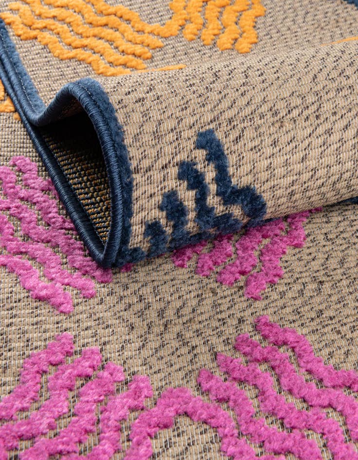 Detail image of  5' x 7' 7  Washable  Indoor / Outdoor Rug