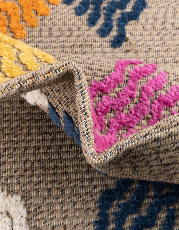 Detail image of  5' x 7' 7  Washable  Indoor / Outdoor Rug