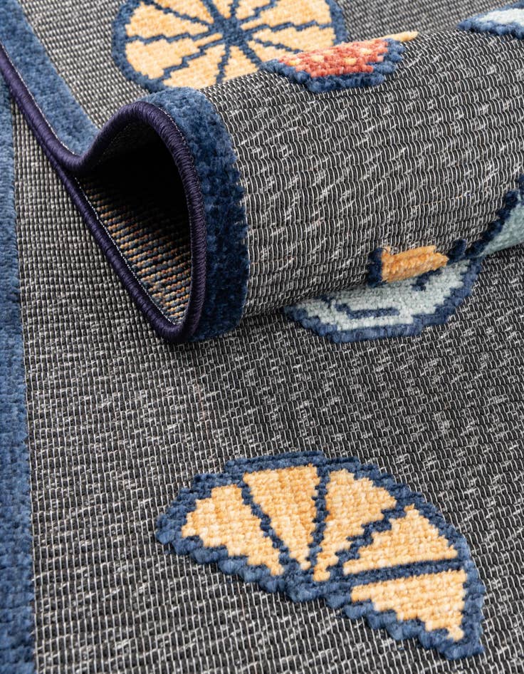 Detail image of  5' x 7' 7  Washable  Indoor / Outdoor Rug