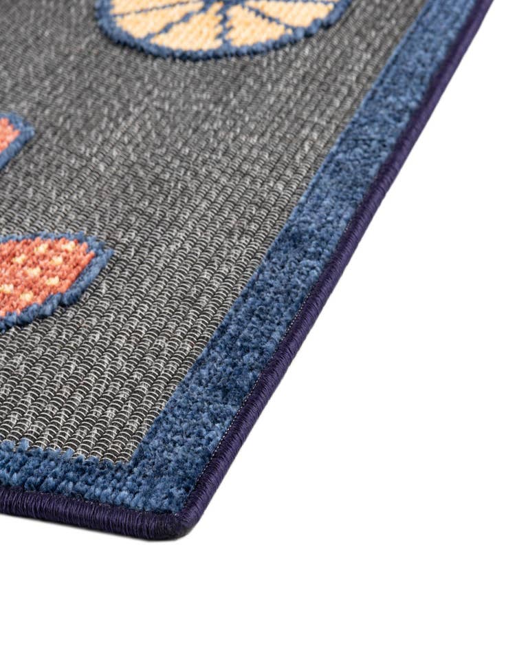 Detail image of  5' x 7' 7  Washable  Indoor / Outdoor Rug