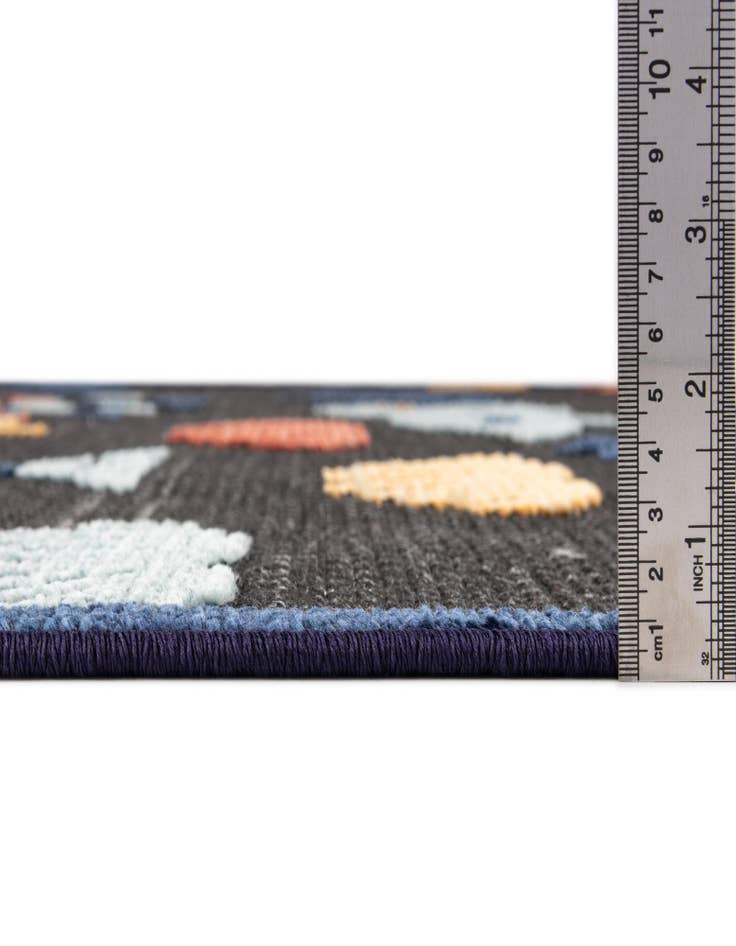 Detail image of  5' x 7' 7  Washable  Indoor / Outdoor Rug