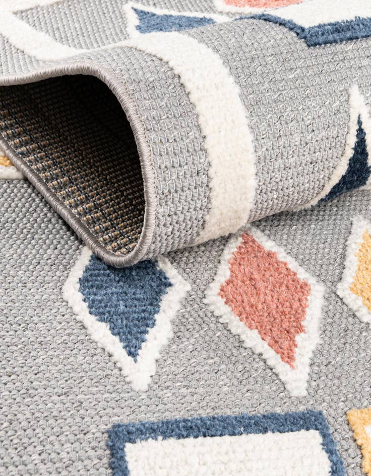 Detail image of  5' x 7' 7  Washable  Indoor / Outdoor Rug