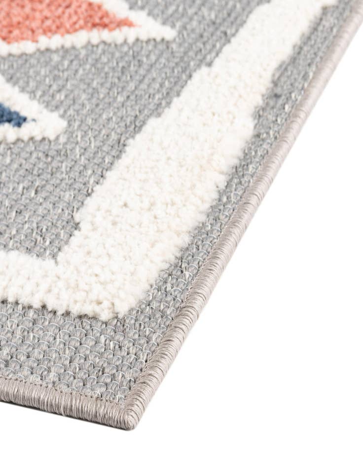 Detail image of  5' x 7' 7  Washable  Indoor / Outdoor Rug