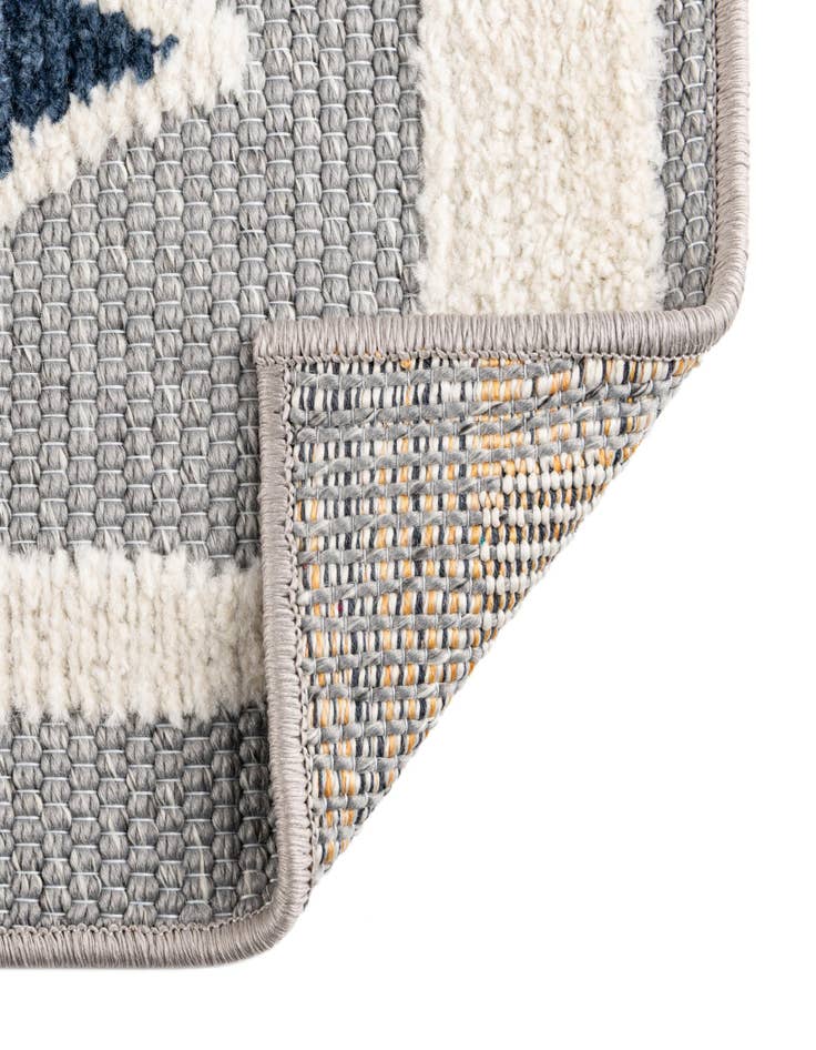 Detail image of  5' x 7' 7  Washable  Indoor / Outdoor Rug