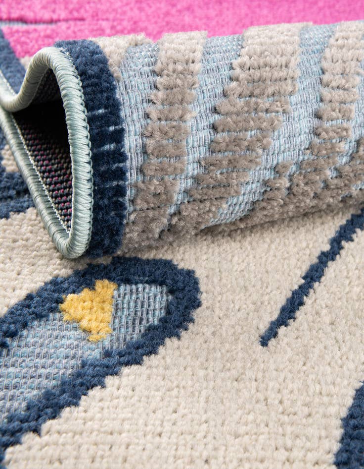 Detail image of  5' 3 x 7' 7  Washable  Indoor / Outdoor Rug