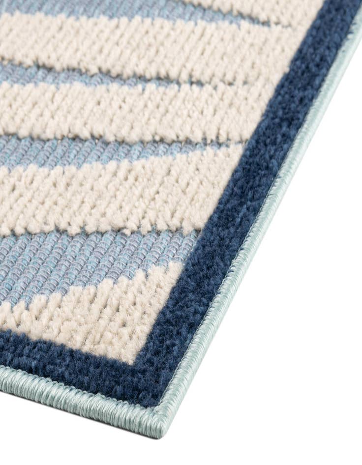Detail image of  5' 3 x 7' 7  Washable  Indoor / Outdoor Rug