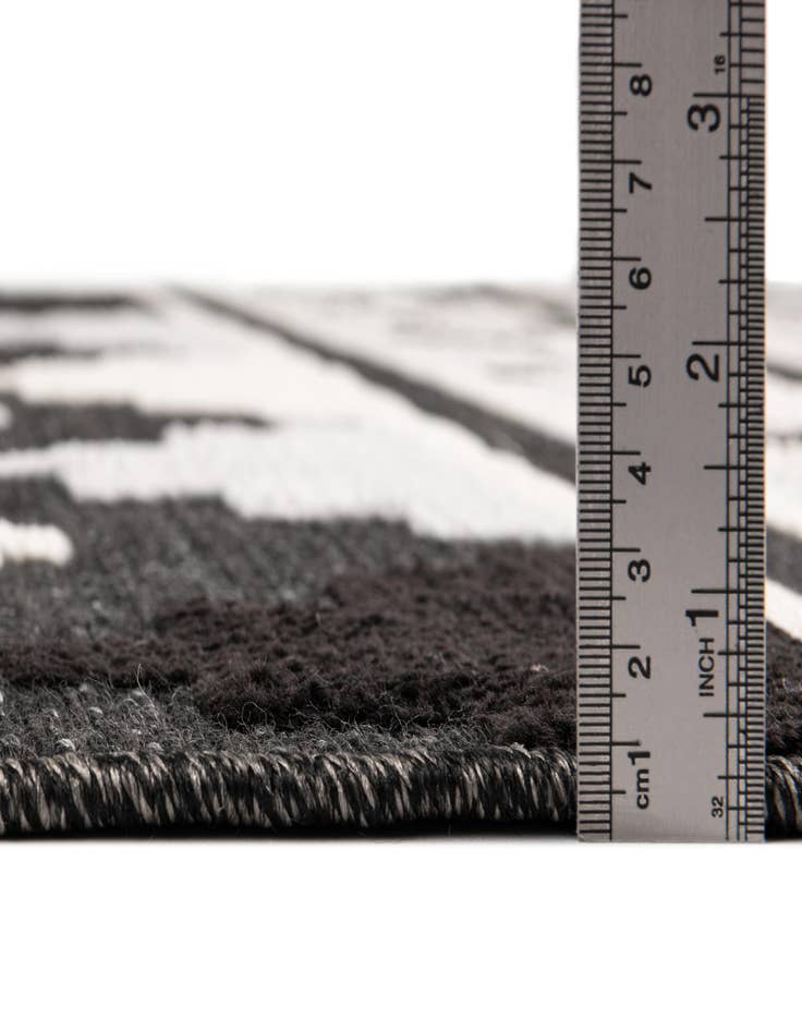 Detail image of  5' 3 x 7' 7  Washable  Indoor / Outdoor Rug