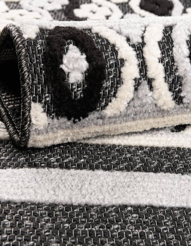 Detail image of  5' 3 x 7' 7  Washable  Indoor / Outdoor Rug