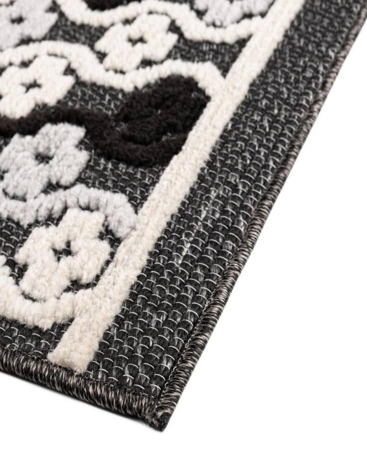 Detail image of  5' 3 x 7' 7  Washable  Indoor / Outdoor Rug