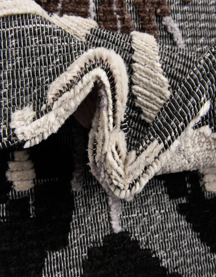 Detail image of  5' x 7' 7  Washable  Indoor / Outdoor Rug