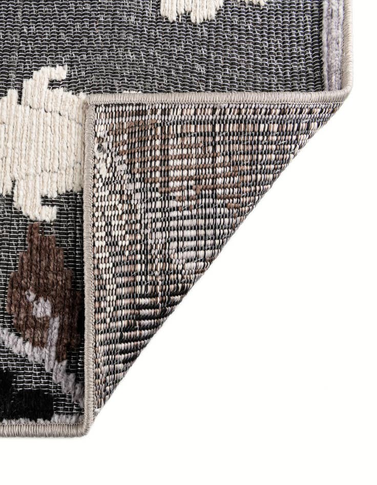 Detail image of  5' x 7' 7  Washable  Indoor / Outdoor Rug