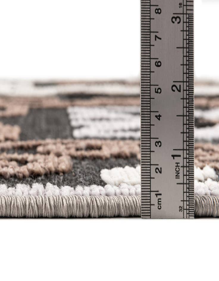 Detail image of  5' x 7' 7  Washable  Indoor / Outdoor Rug