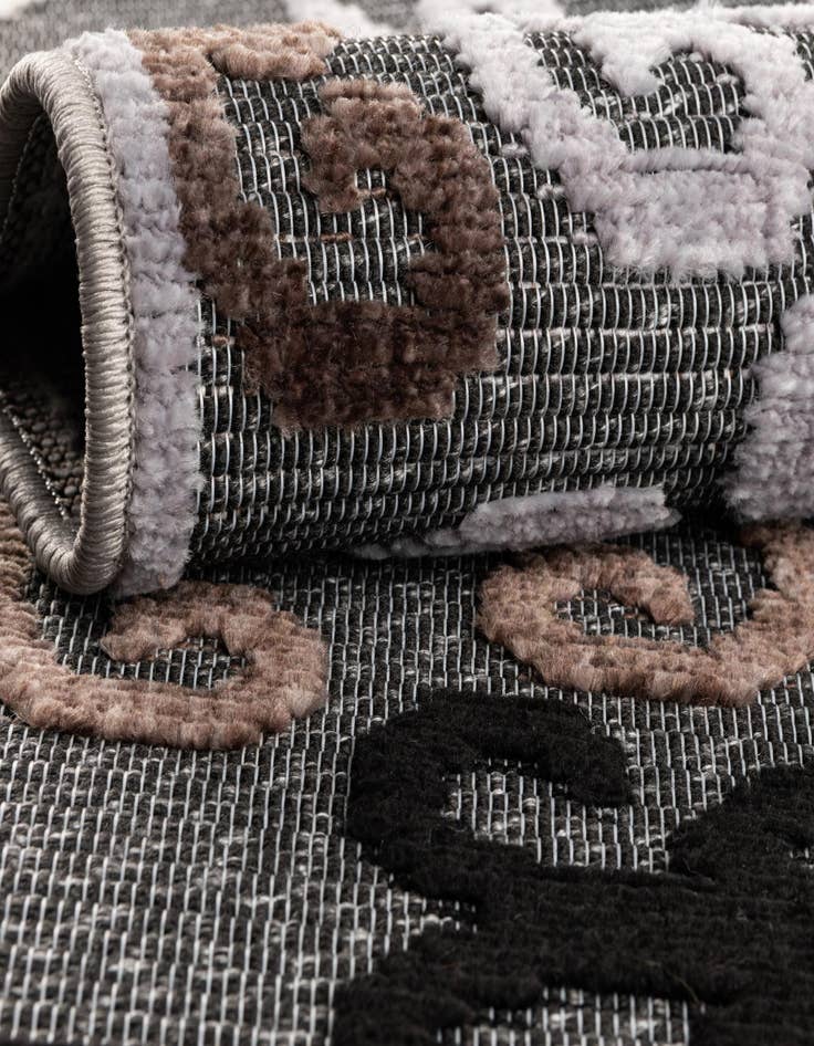 Detail image of  5' x 7' 7  Washable  Indoor / Outdoor Rug