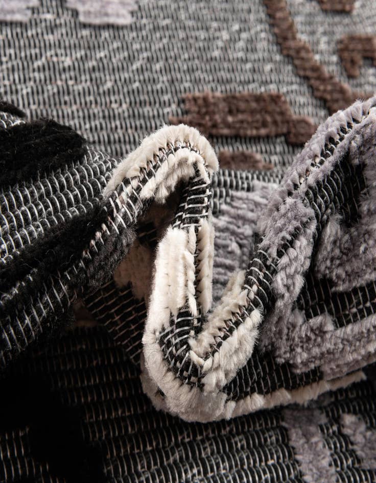 Detail image of  5' x 7' 7  Washable  Indoor / Outdoor Rug