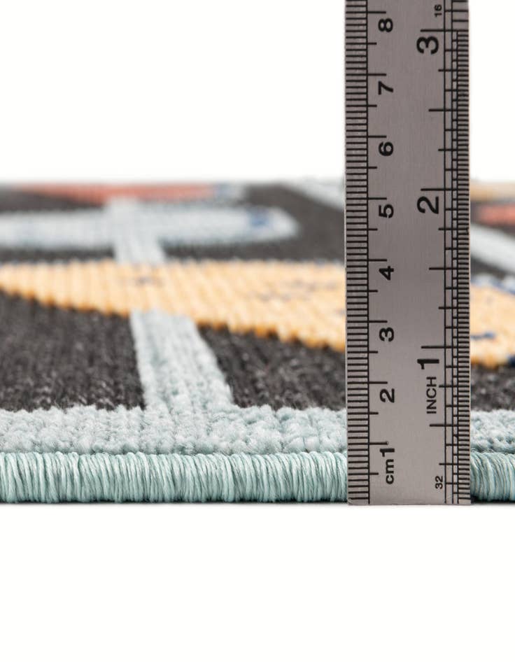 Detail image of  5' x 7' 7  Washable  Indoor / Outdoor Rug