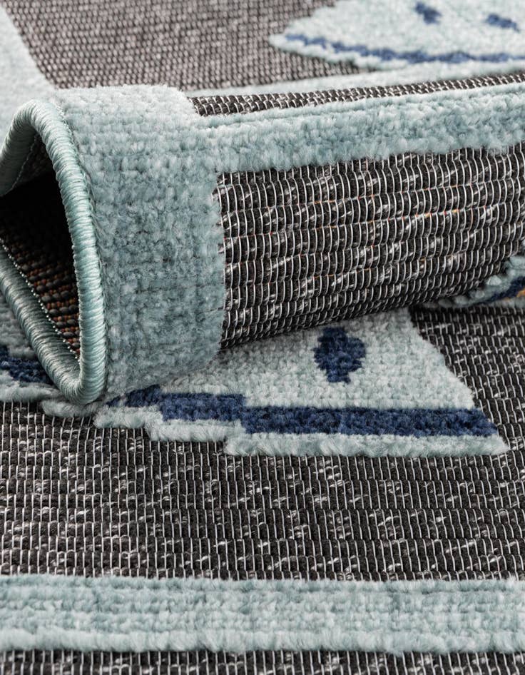 Detail image of  5' x 7' 7  Washable  Indoor / Outdoor Rug