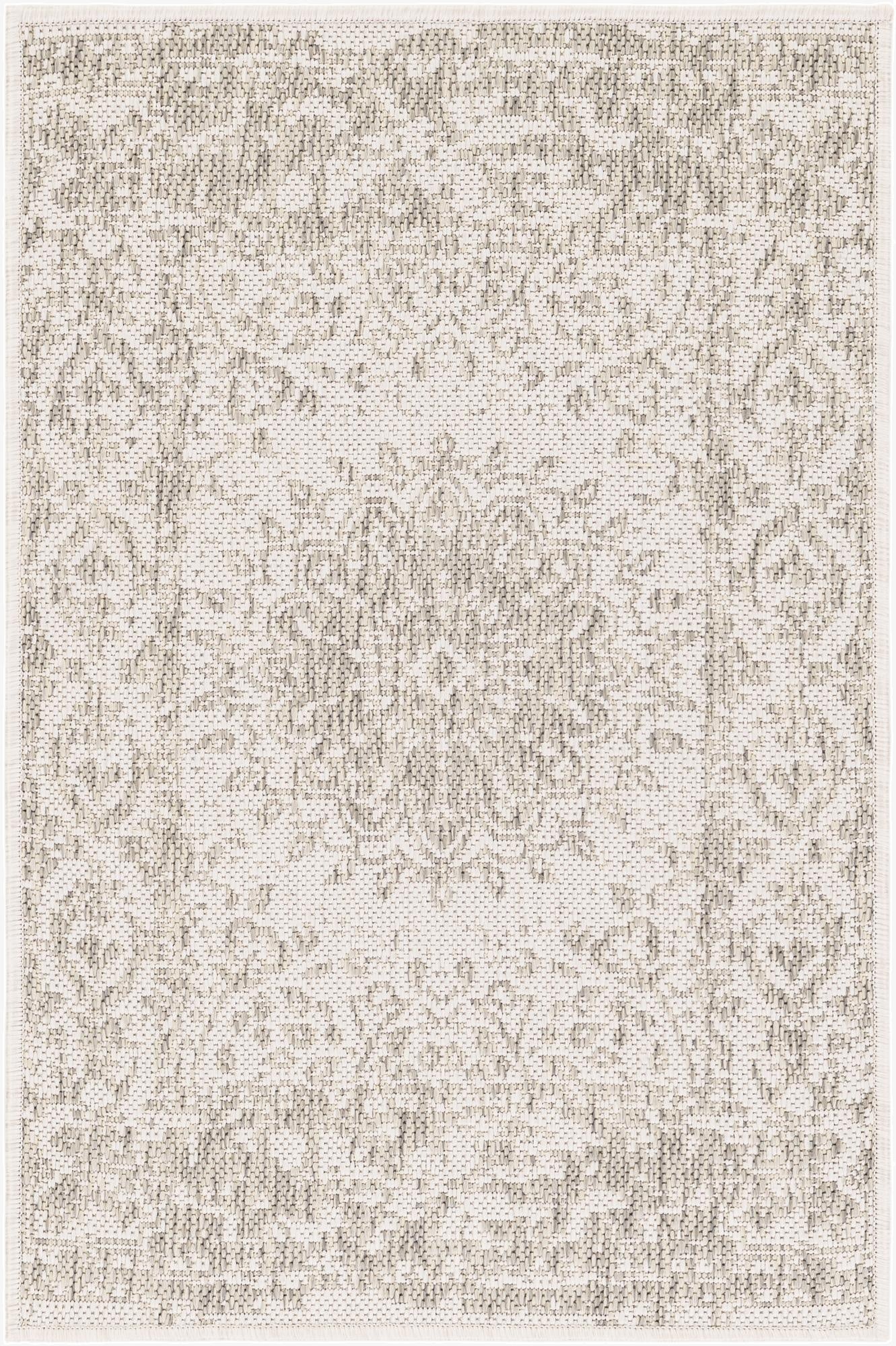  2' x 3'  Washable Traditional Indoor / Outdoor Rug